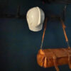 stoere lederen tas kapstok