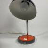 mid century vintage oranje chroom burolamp goosneck met witte achtergrond