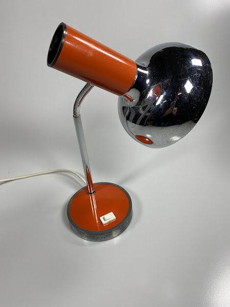 Mid century oranje/chroom bureaulamp. Verkocht